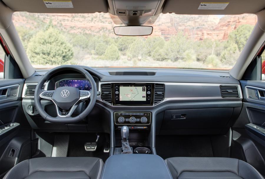 Торпедо Volkswagen Atlas SEL V6 Premium 4Motion R-Line 2020 года  (фото 27 из 30)